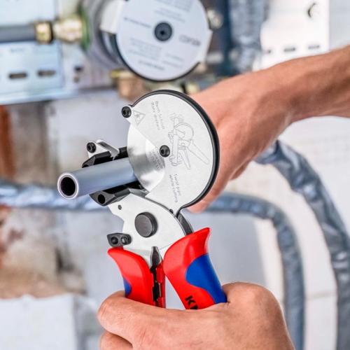 Knipex Pipe Cutter for Composite and Plastic Pipes Chrome-plated 210mm 90 25 25